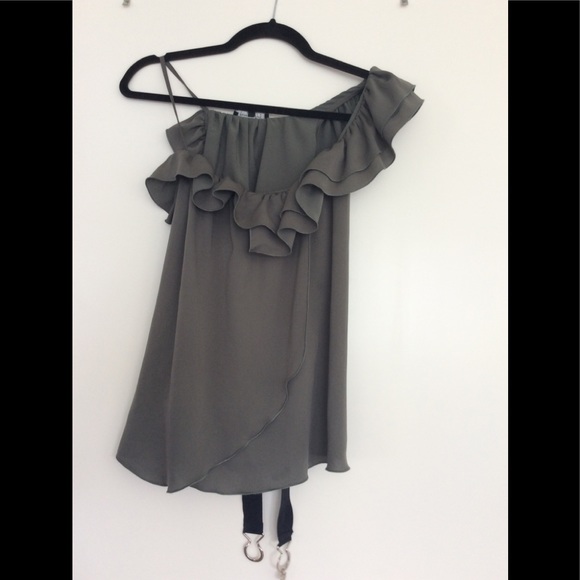 One shoulder ruffle green top - Picture 4 of 8